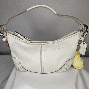 Vintage White Leather Coach Shoulder Bag!